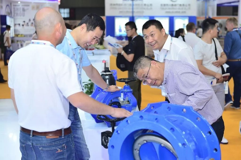 总理带头喝“下水道水”,新加坡为何被逼至如此?- 总理带头喝“下水道水”,新加坡为何被逼至如此?-