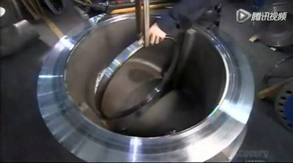 比人还大的大型阀门是怎么制造出来的?- 比人还大的大型阀门是怎么制造出来的?-